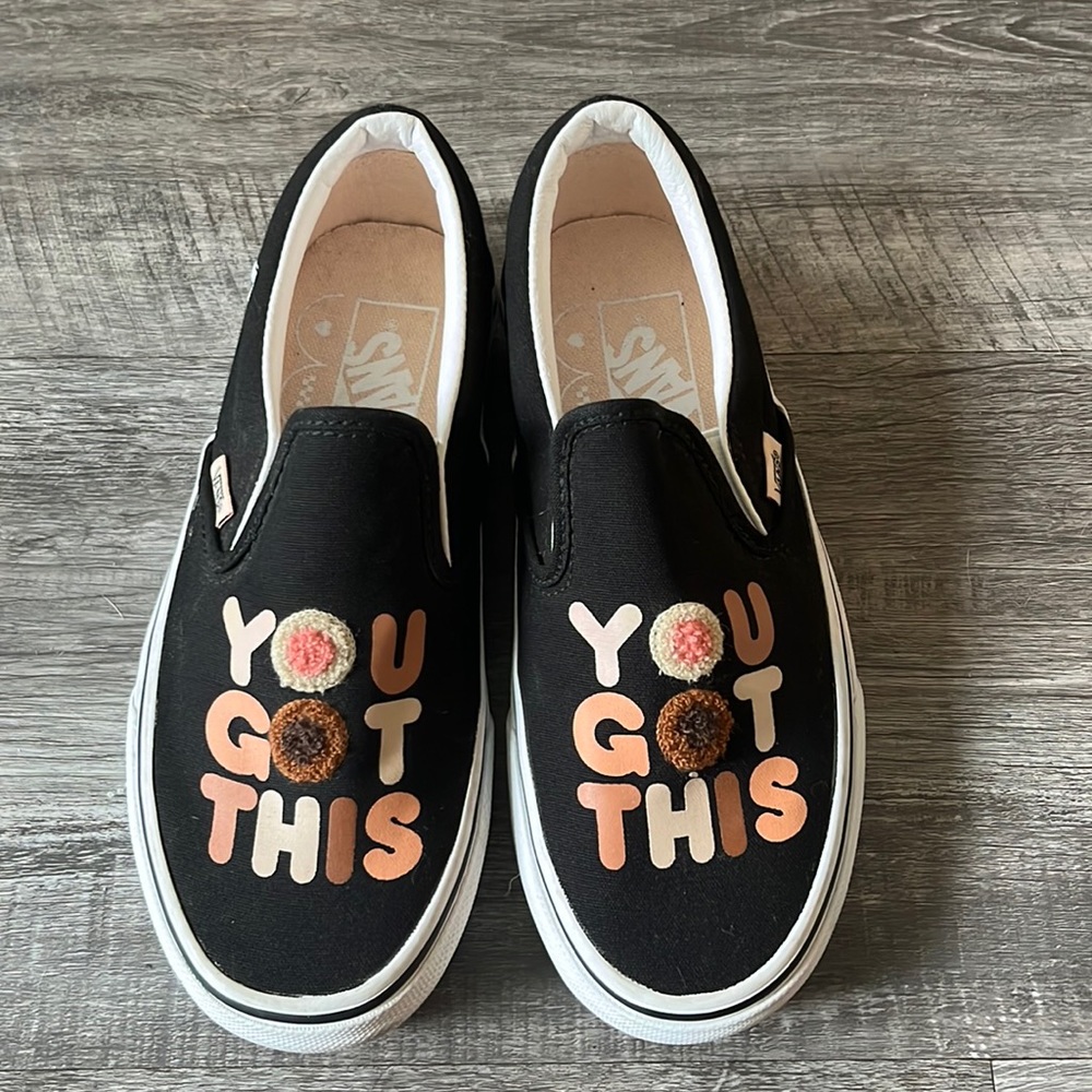 Size 6 Women’s Breast Cancer Awareness Vans